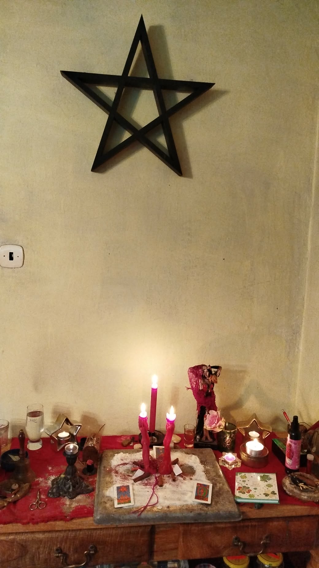 Rituál spojení páru, který dosud byl jen přátelský